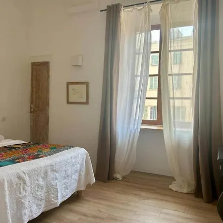 Apartment Deux-pieces De Charme Au Coeur De La Citadelle -
